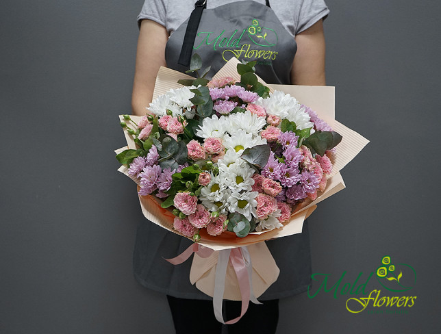 Bouquet with white chrysanthemum and pink roses photo